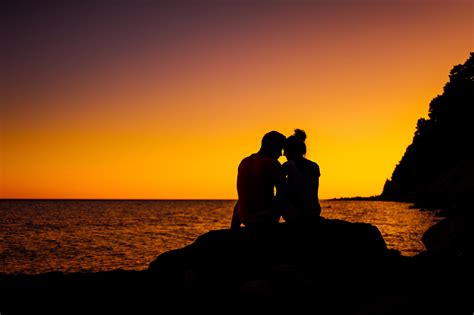 Beautiful-Couple-Pose-in-Sunset-HD-Desktop-Wallpaper ⋆ Sole Reflextions ...