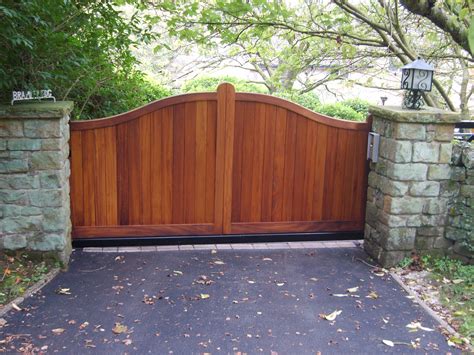 wood driveway gate designs