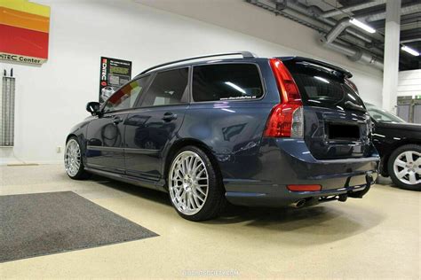 VOLVO V50 REAR ROOF SPOILER – Royal Body Parts