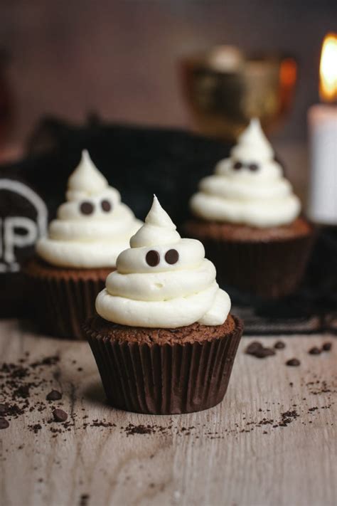 Halloween Cupcakes: Ghost Cupcakes - Easy Peasy Meals