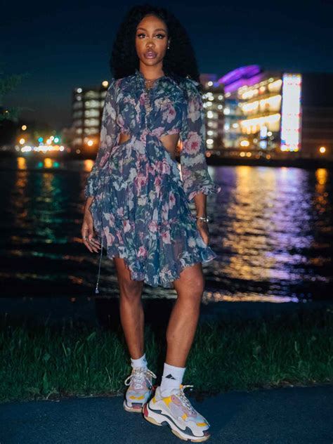 30 SZA Outfits That Highlight Her Style Journey