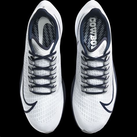 You're going to love these Dallas Cowboys Nike shoes