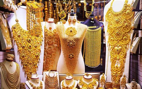 How to see zillions of gold jewelries at Dubai Gold Souk in Dubai