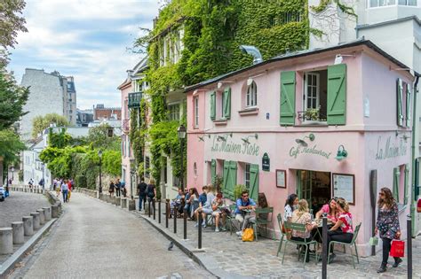 Montmartre, an authentic village in the heart of Paris • Paris je t ...