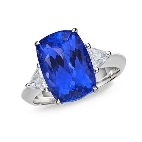 Tanzanite engagement rings: a bold and fashionable gemstone