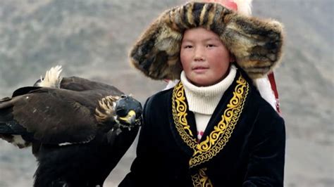 Second Trailer for Uplifting Documentary About 'The Eagle Huntress ...