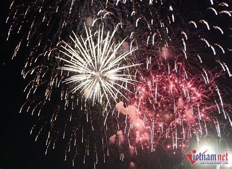 Hanoi to set off fireworks at six venues on New Year’s Eve