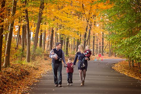 How amazing are these Fall Family Portraits in New Jersey!!