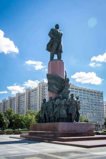 190+ Lenin Statue Moscow Russia Stock Photos, Pictures & Royalty-Free ...