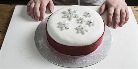 How to ice a Christmas cake - Great British Chefs