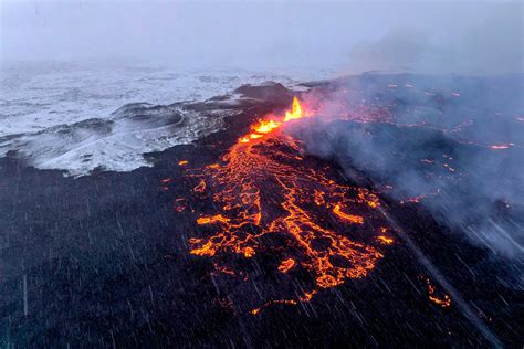 Iceland volcano eruption triggers toxic air warning - KVNU - News for ...