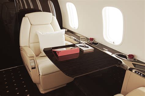 Bombardier Challenger 350, Challenger 350 Business Jet | VistaJet