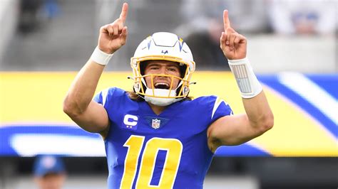 Who is Los Angeles Chargers quarterback Justin Herbert? | DAZN News US