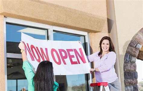 Business Banners 101: How to Make a Banner for Your Business | FedEx