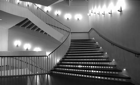 20 Awesome Staircase Lighting Design Ideas