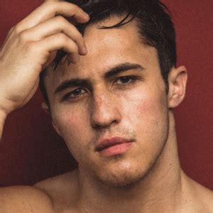 Chris Olsen - Age, Family, Bio | Famous Birthdays