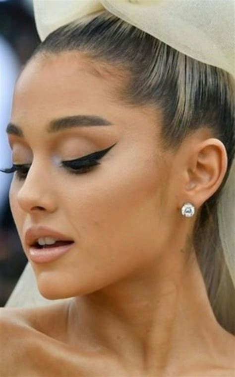 Ariana Grande Eye Makeup