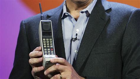 World's First Mobile Phone Was Made By Motorola in 1973, Priced $4000