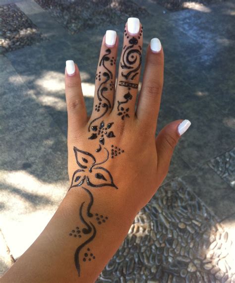 Simple Henna Tattoo On Hand