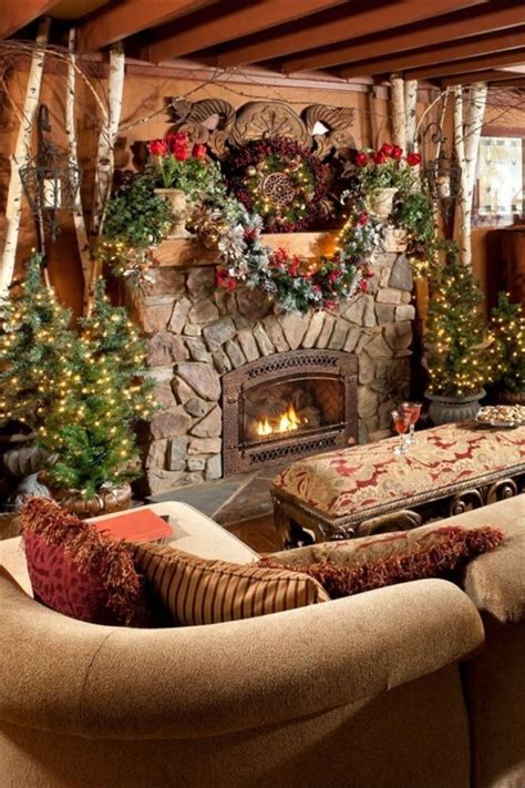 10+ Christmas Fireplace Decorating Ideas - DECOOMO