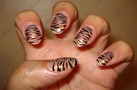 Tiger Stripe Nail Design nail art | Tiger stripe nails, Striped nail ...