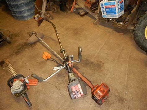 HUSQVARNA STRING TRIMMERS (1) 32LC, (1) 235R - J.M. Wood Auction ...