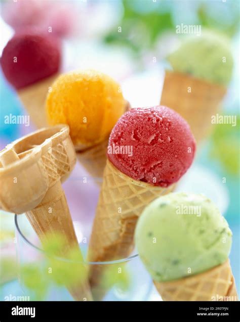 ice cream cones Stock Photo - Alamy