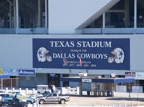 Dallas Texas Old Texas stadium for the nfl cowboys 2008 P3083695 ...