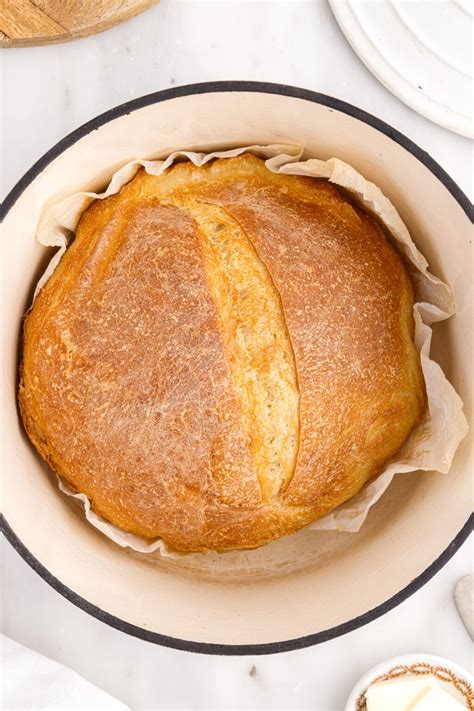 Dutch Oven Bread - Amanda's Cookin' - Yeast Breads