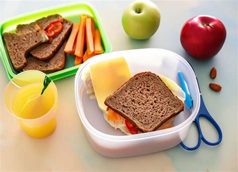 Premium Photo | School lunch box