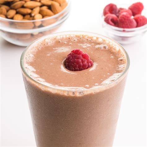 Almond Milk Smoothie Recipe (Only 6 Ingredients!) - Namely Marly