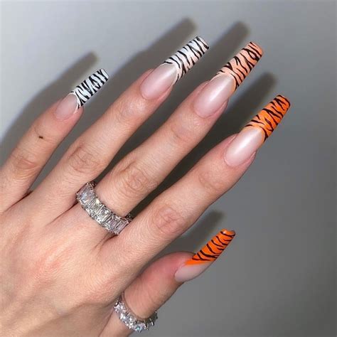 Tiger nails – Scratch