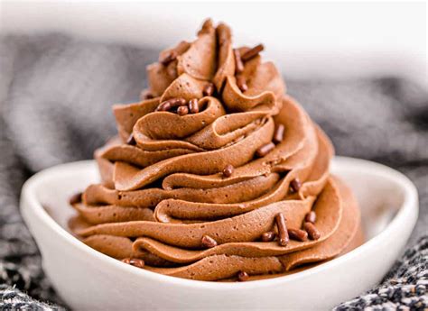 Fluffy Chocolate Buttercream Frosting - Fantabulosity | Chocolate ...