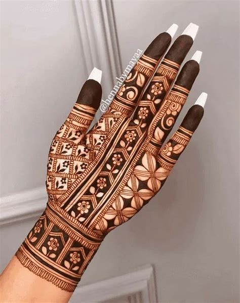 Celebrate in Style with the Hottest Arabic Mehndi Designs for 2022 ...