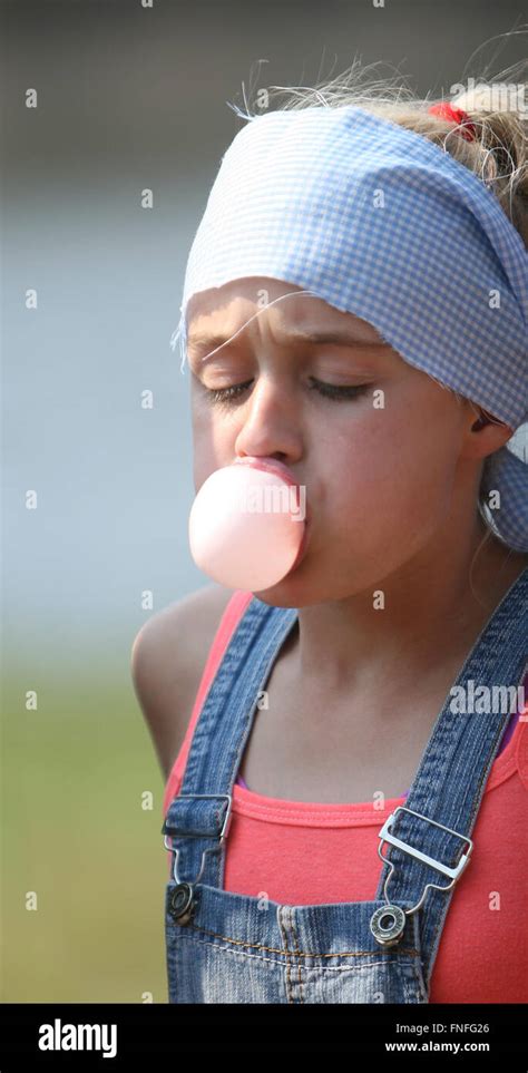 Blowing bubble gum hi-res stock photography and images - Alamy