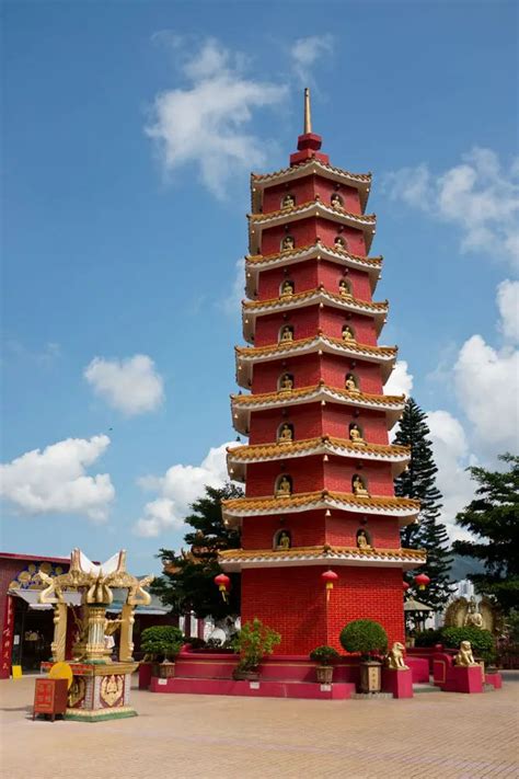 Discover The Incredible Ten Thousand Buddhas Monastery In Hong Kong