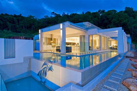 Modern Mansion With Pool