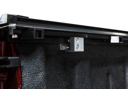 Gator Recoil Manual Retractable Tonneau Cover | RealTruck