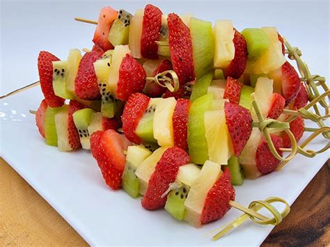 Christmas Fruit Skewers - Pink Ninja Blog