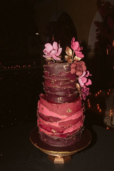 20 Purple Wedding Cake Ideas for a Striking Look