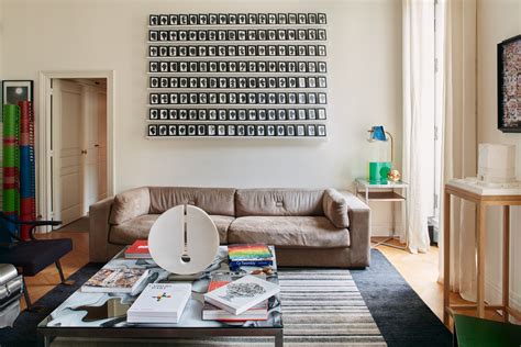 A Light-Filled Paris Flat Where Art Plays the Starring Role ...