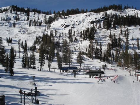 Ski resort Alpine Meadows - Skiing Alpine Meadows