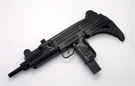 Uzi submachine gun | Israeli, Compact, Automatic | Britannica