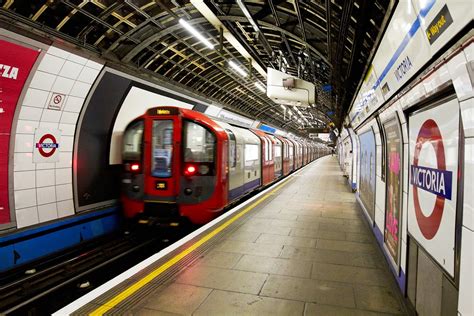 Meu Transporte: Metrô de Londres vai funcionar 24 horas aos finais de ...