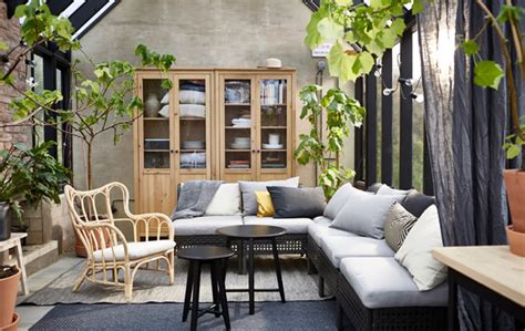 15 Cozy Indoor/Outdoor Living Room Ideas | HomeMydesign