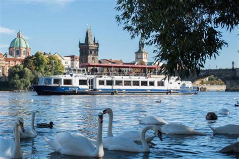 vltava-river-cruise-dinner | PragueGO