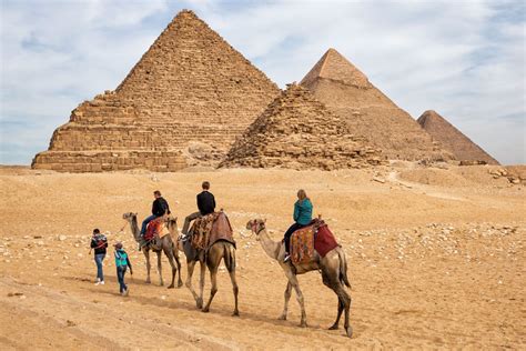 Pyramids of Giza: The Complete Guide for First-Time Visitors – Earth ...