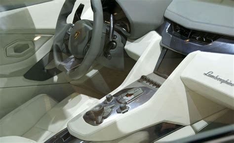 lamborghini-estoque-sedan-interior - BNL