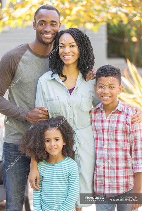 Portrait of smiling family outdoors — 25 29 Years, Focus On Foreground ...