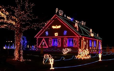 How To Install Christmas Lights On The Roof | Homeminimalisite.com